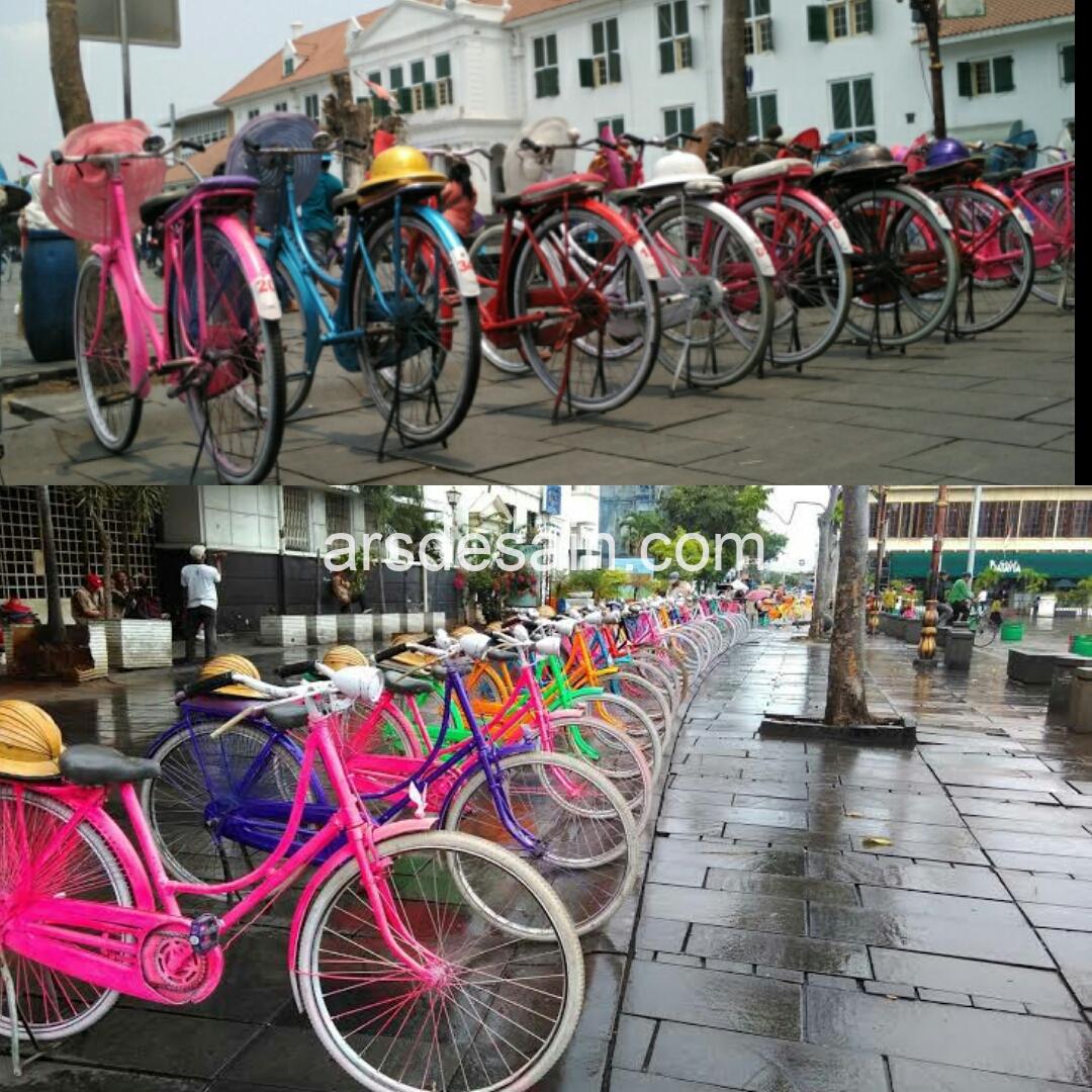 Sepeda Onthel teman Anda menikmati kawasan Kota Tua